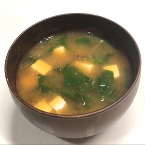 つるむらさきと豆腐の味噌汁